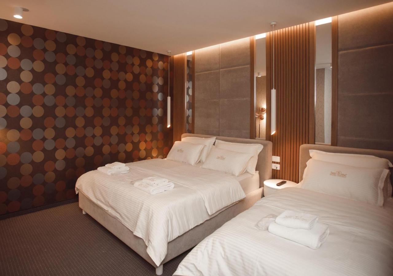 Hotel Chicago ชโคเดอร์ ภายนอก รูปภาพ