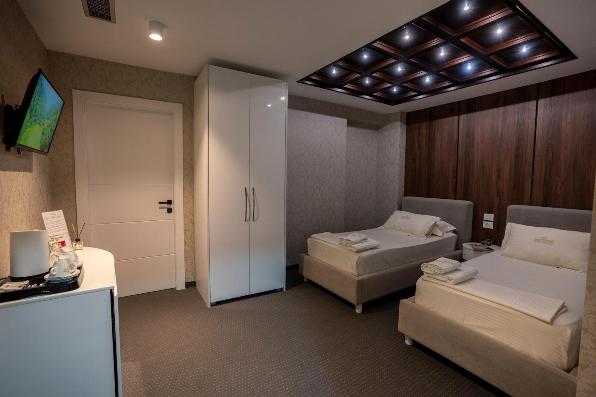 Hotel Chicago ชโคเดอร์ ภายนอก รูปภาพ