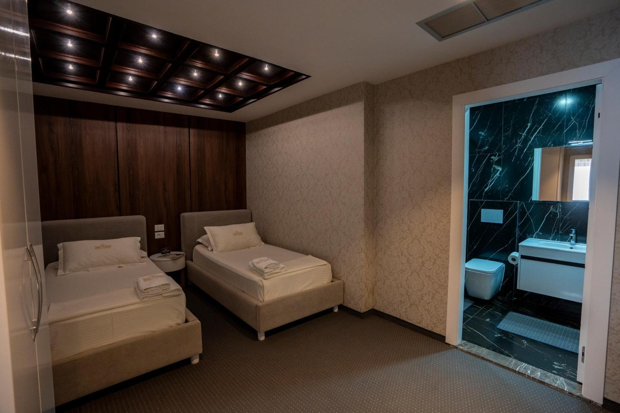 Hotel Chicago ชโคเดอร์ ภายนอก รูปภาพ
