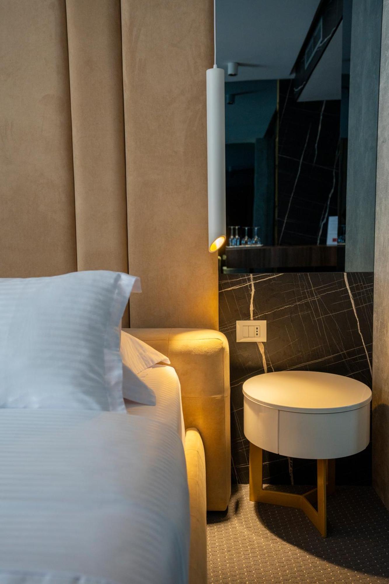 Hotel Chicago ชโคเดอร์ ภายนอก รูปภาพ
